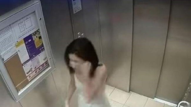 Captan a mujer golpeándose a sí misma para denunciar a su marido