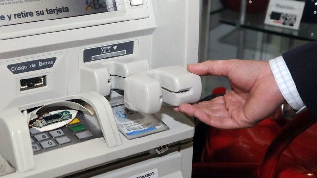PDI retira dispositivo para clonar tarjetas desde un cajero automático en Chillán
