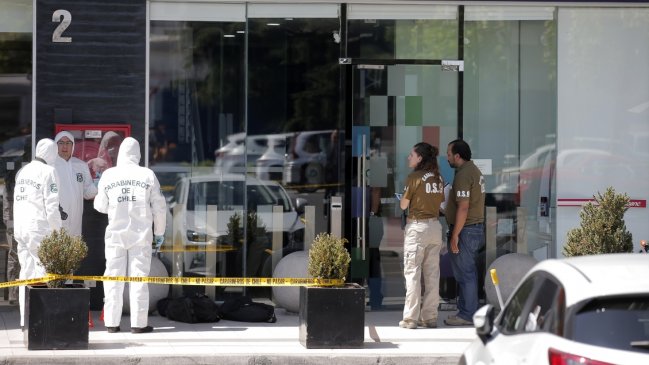 Sujetos asaltaron sucursal bancaria en Las Condes