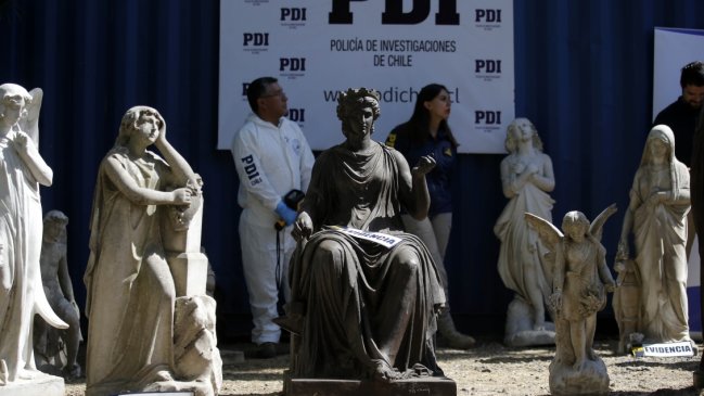  Los daños en las estatuas robadas por Schüler  
