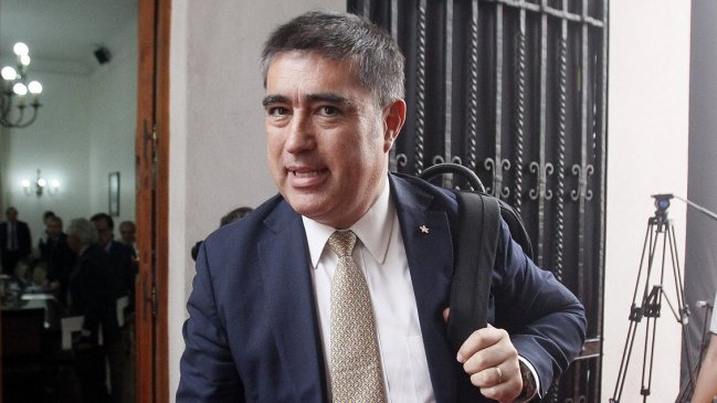 Impostor de Mario Desbordes causó incómodo instante televisivo