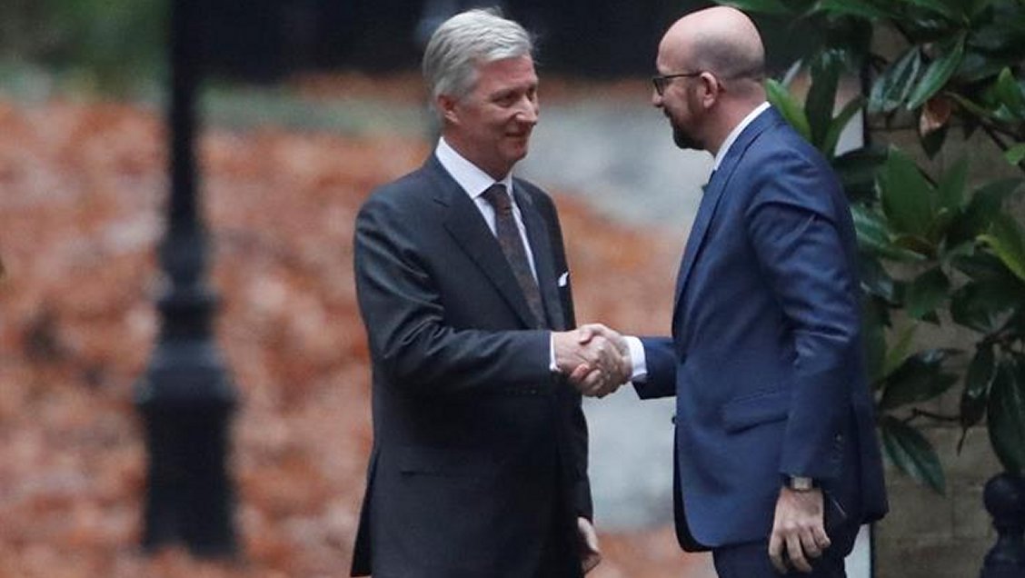 Rey Felipe acepta dimisión de primer ministro belga