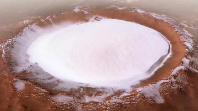 Captan impresionante cráter de hielo en el polo de Marte