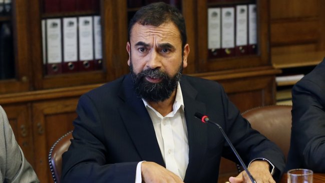 Hugo Gutiérrez reclamó por sesión especial en la Cámara y recibió duro trolleo