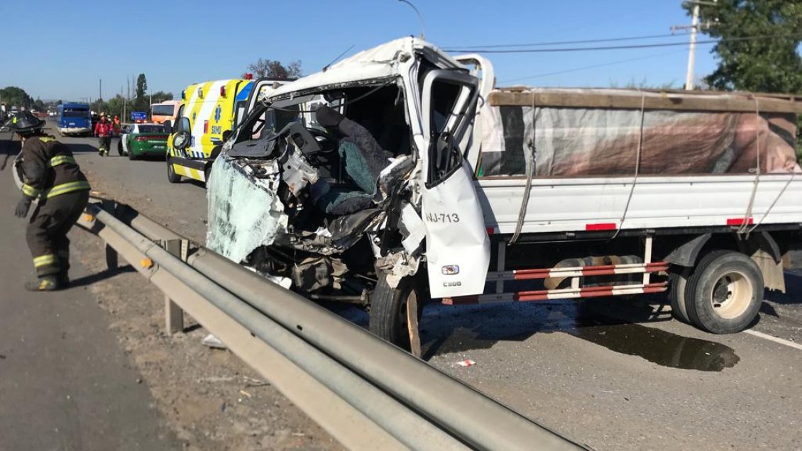 Accidente dejó a ocho pasajeros de minibús lesionados en el Maule