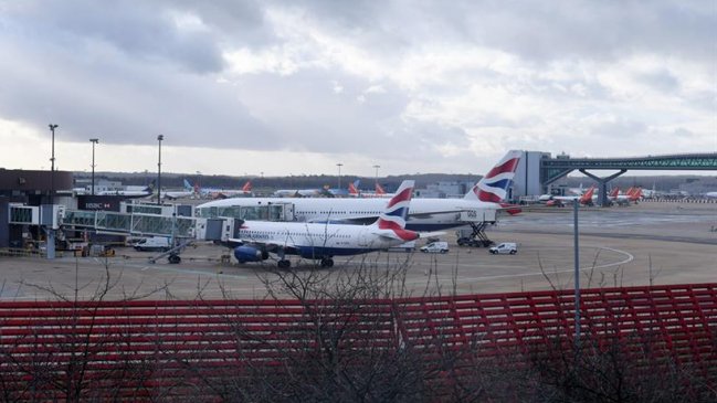 Dos detenidos por el incidente con drones que mantuvo cerrado el Aeropuerto de Gatwick