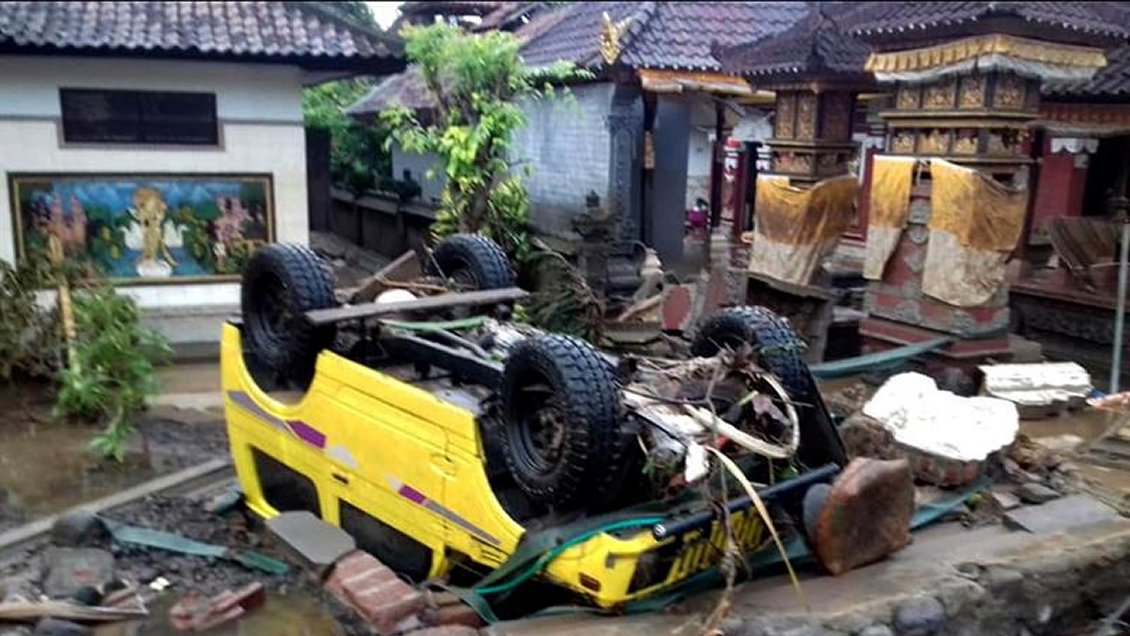 Image result for fotos del tsunami ocurrido la noche de este sábado en Indonesia