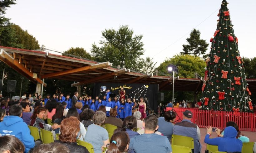 Paillaco encendió su árbol navideño con un millar de luces y gala artística