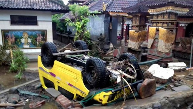 Tsunami en Indonesia suma más de 40 muertos y casi 600 heridos