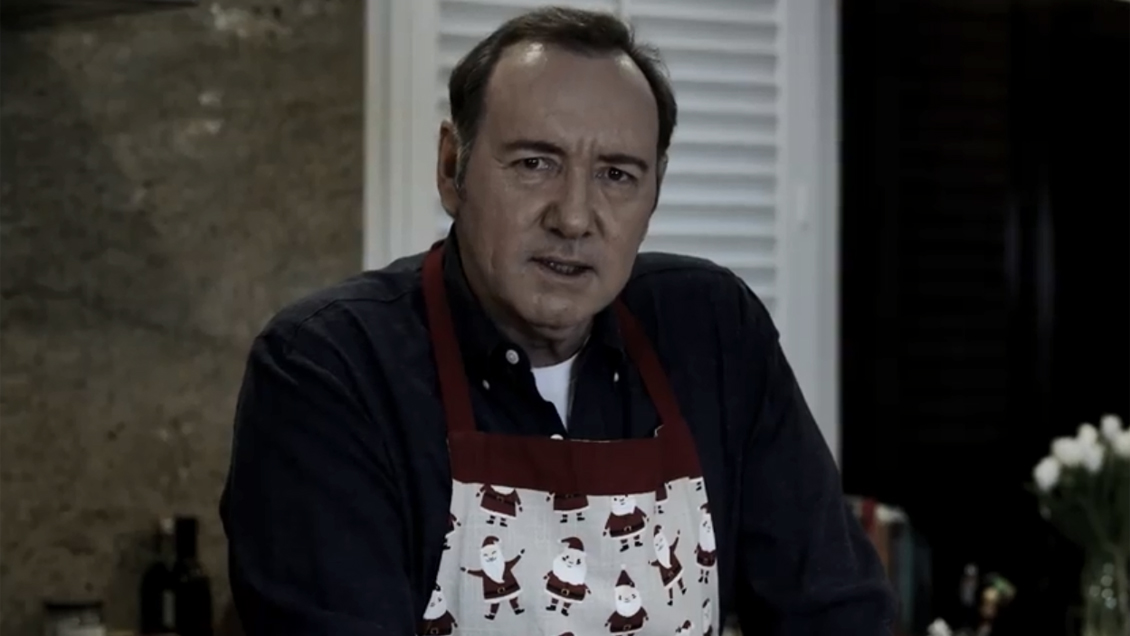 Kevin Spacey se defiende de acusaciones reviviendo a Frank Underwood