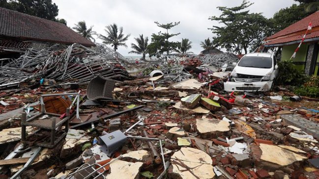 Aumenta a 281 el número de muertos por tsunami en Indonesia