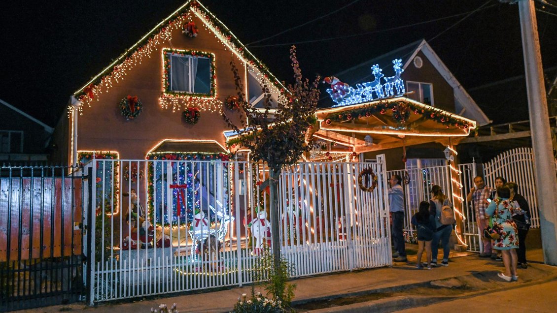Municipio de Chillán premió las mejores decoraciones de casas para Navidad