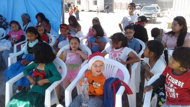 Tarapaca: Funcionarios de consultorio de Alto Hospicio llevan la Navidad hasta La Negra