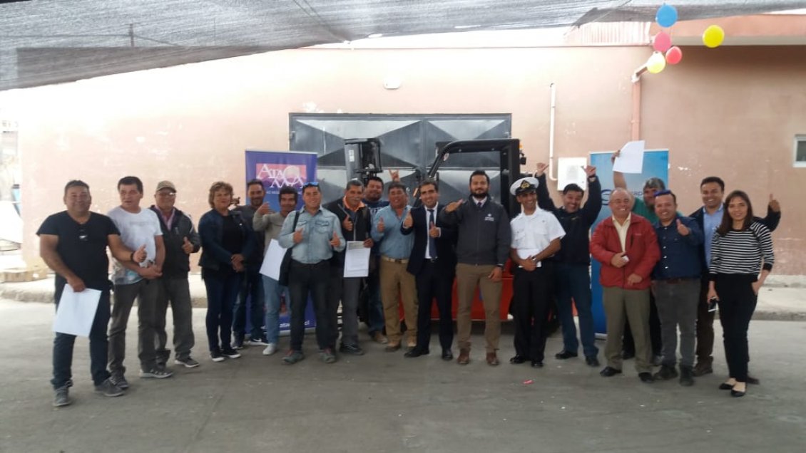 Pescadores de Caldera reciben grúa que les permitirá mejorar sus condiciones laborales