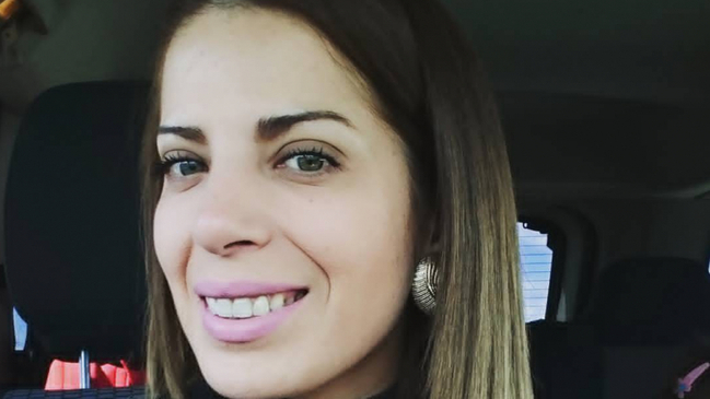 Ex chica reality se volvió a Santiago tras separarse de su marido
