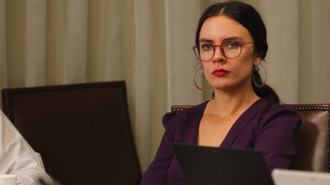 Camila Vallejo criticó a conductor que compartió noticia falsa sobre ella