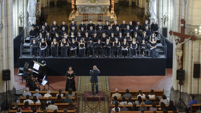 Coro del Municipal se presentará en iglesias santiaguinas