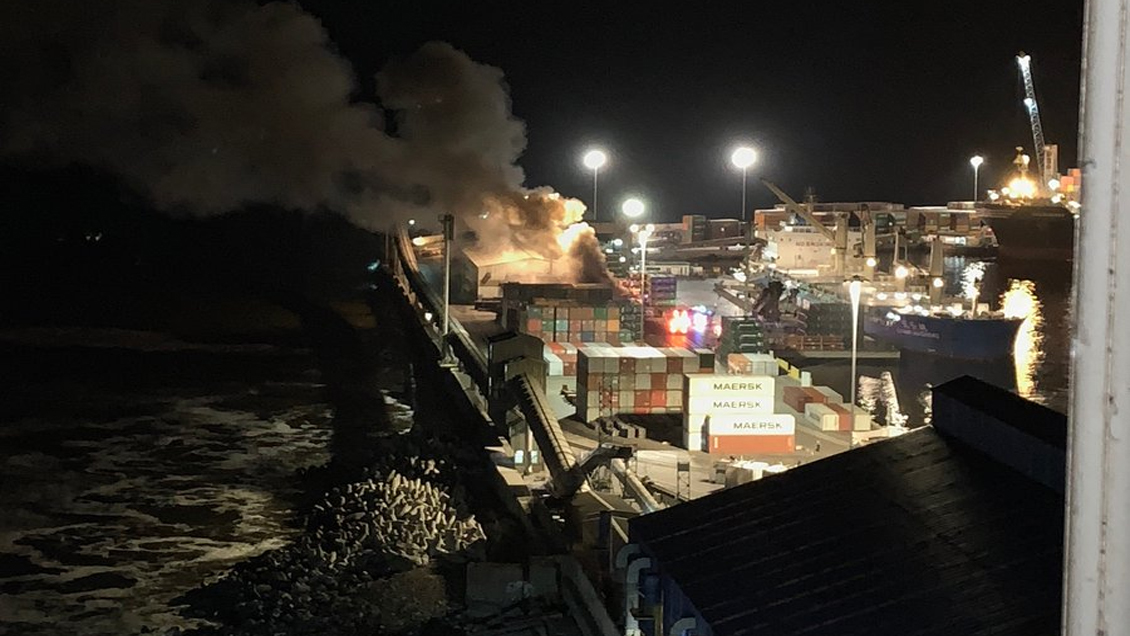 Incendio afectó a grúa portacontenedores en el puerto de Antofagasta