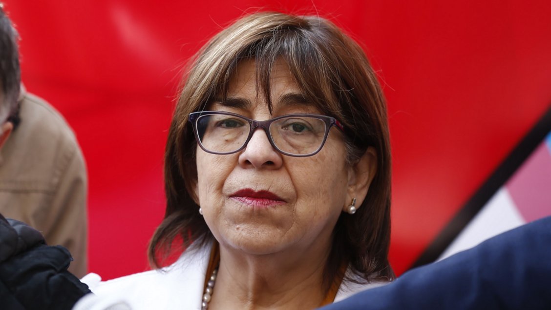 ¿Actuó bien Rosa Oyarce al repeler portonazo? Opiniones divididas en el Gobierno