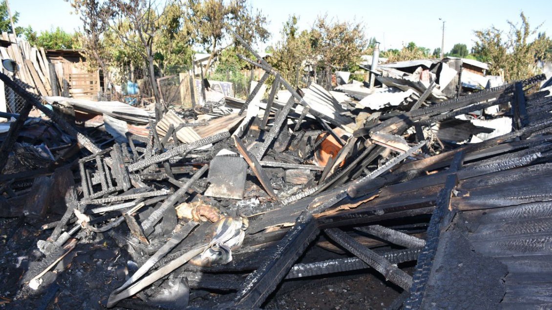 Ã‘uble: Tres familias resultaron damnificadas por un incendio en Pinto