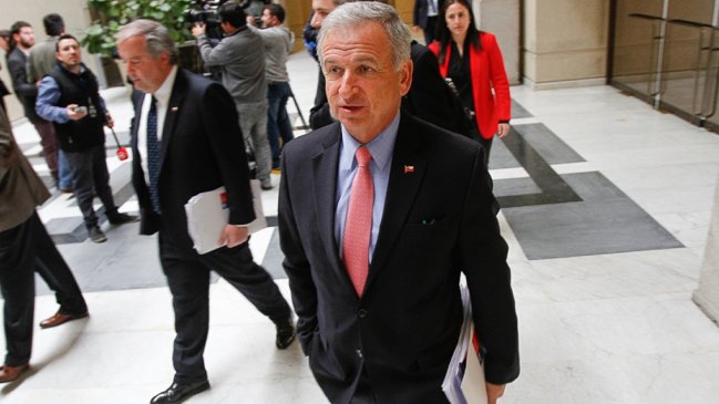 Gobierno estudia subir impuestos a las personas de mayores ingresos