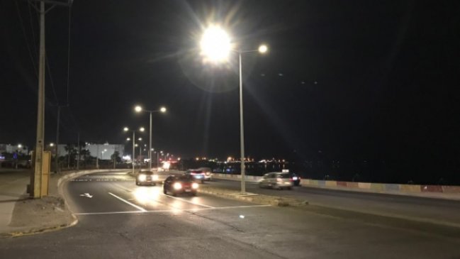 Arica: Habilitaron alumbrado público en avenida que no veía la luz hace más de una década