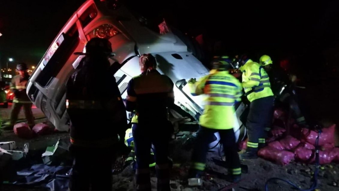 Antofagasta: Camionero estuvo atrapado más de tres horas por accidente
