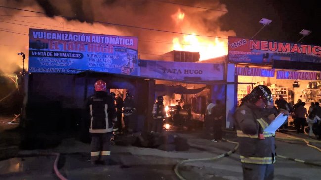 Incendio afectó a viviendas y talleres automotrices en Arica