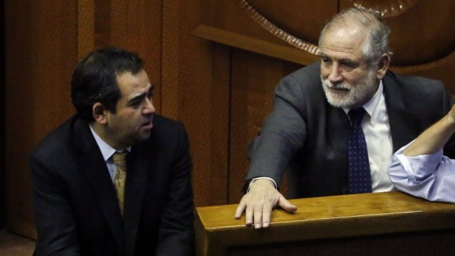 Senadores de oposición llaman a sus partidos a acercar posiciones