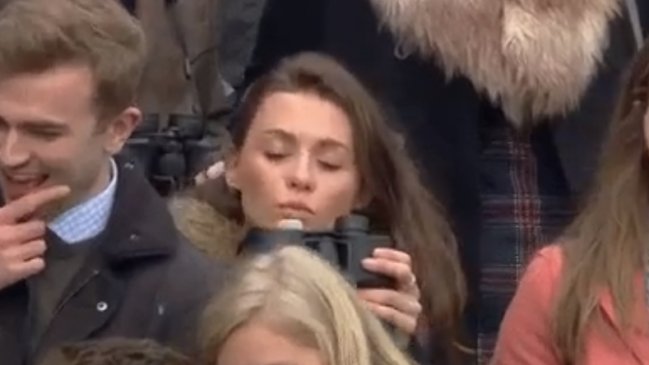 Joven se viralizó por ingenioso método para ingresar alcohol a hipódromo