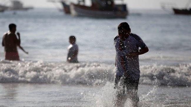 Hombres agredieron a salvavidas en Iquique y fueron formalizados