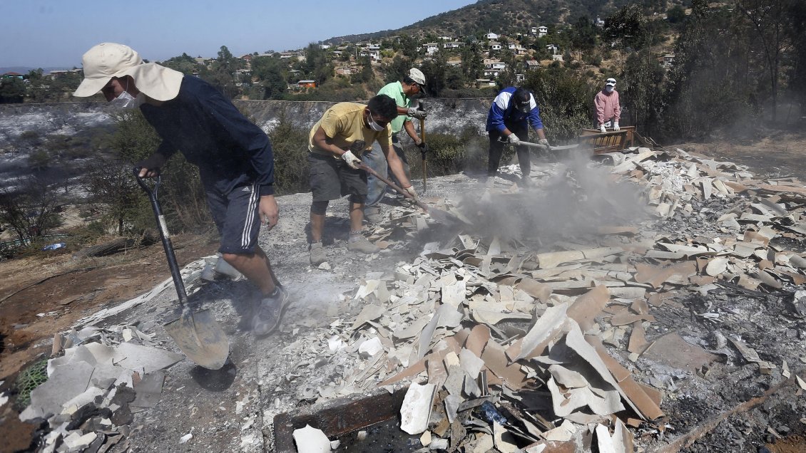 Incendios forestales suman casi 300 damnificados en zona centro sur
