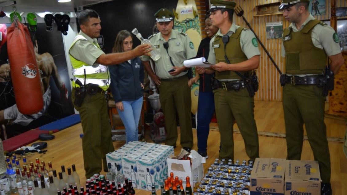 Desbaratan clandestino de alcoholes en barbería en pleno centro de Antofagasta