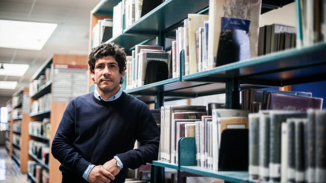 Escritor magallánico publicó libro en importante colección de poesía chilena