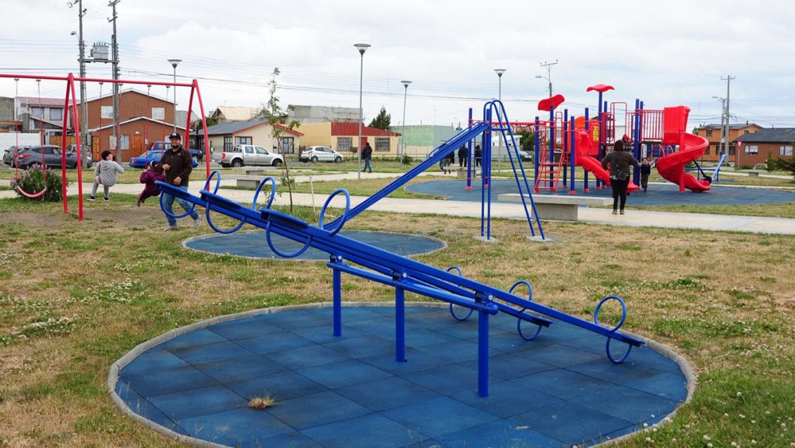 Vecinos del sector norte de Punta Arenas cuentan con remozada plaza