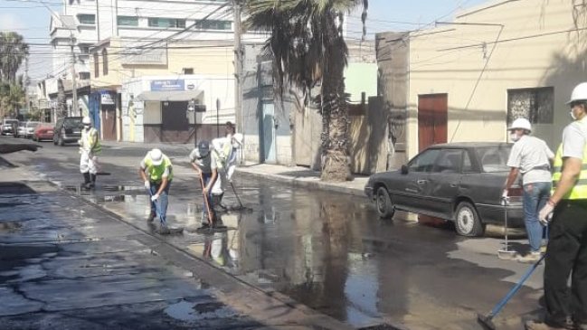 Mal olor y aguas servidas afectaron el centro de Arica