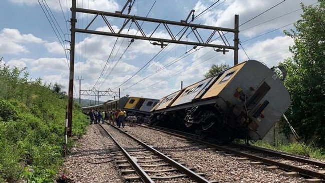 Sudáfrica: Accidente de trenes dejó tres muertos y 200 heridos
