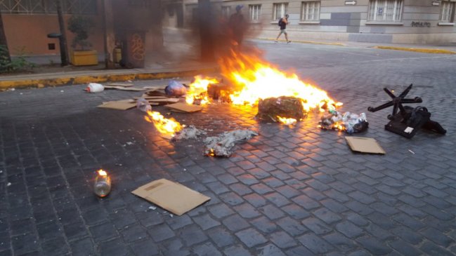 Manifestantes piden la renuncia de Andrés Chadwick