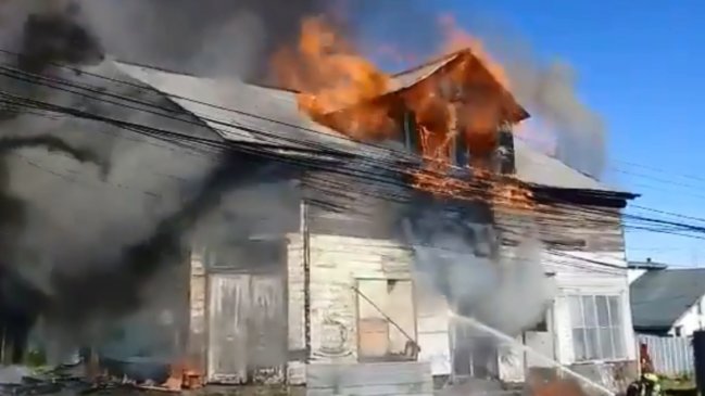 Incendio destruyó casona de más de 100 años en Puerto Montt