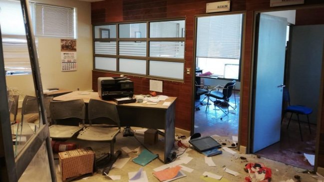 Collipulli: Detenidos en desalojo de municipalidad pasan a control de detención