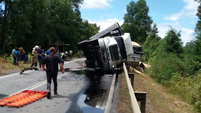 Uno de los heridos tras accidente en la Región de Los Ríos continúa en riesgo vital