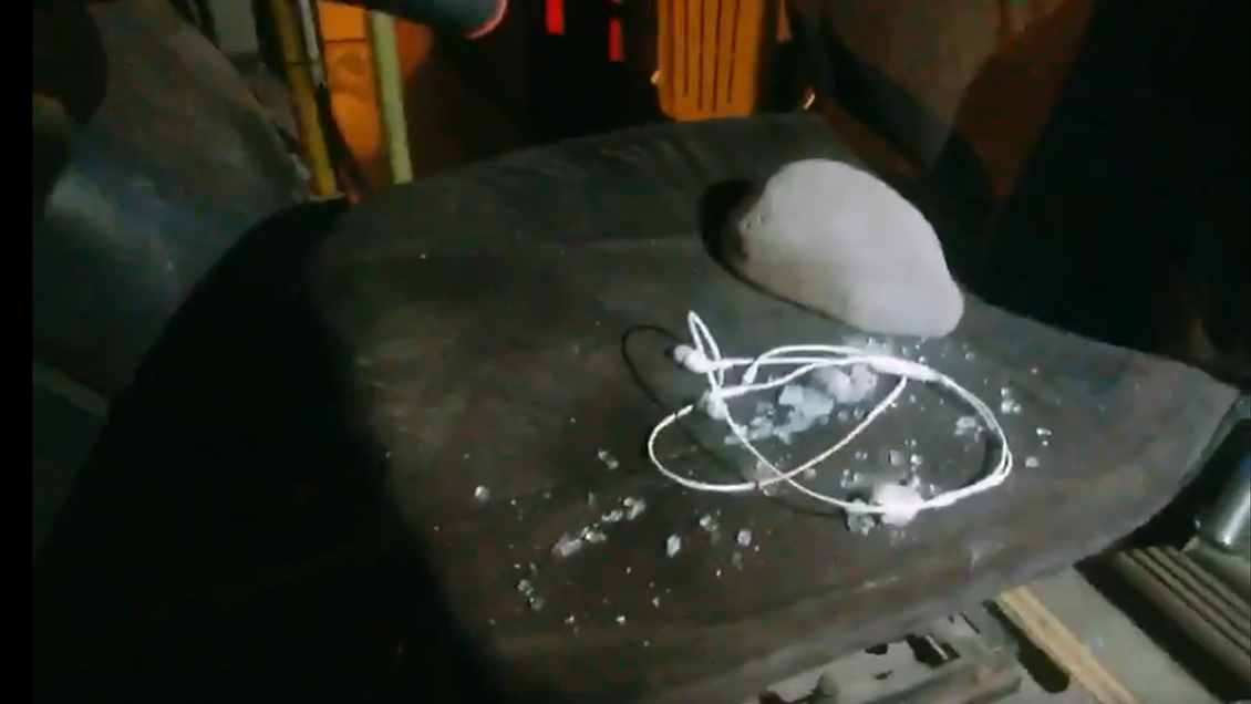 Chofer del Transantiago perdió el conocimiento tras piedrazo y terminó chocando contra una casa