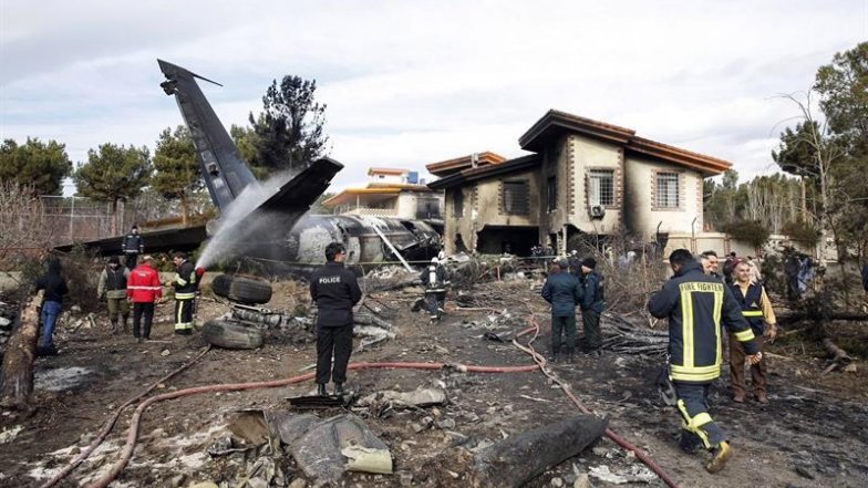 Al menos siete muertos al estrellarse un avión de carga en Irán