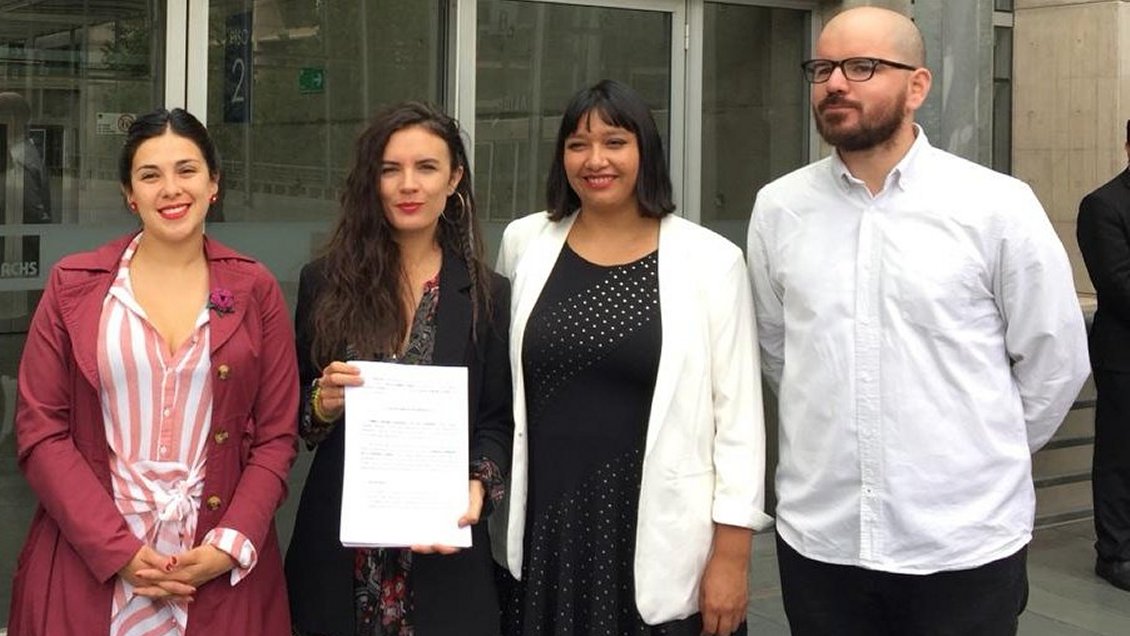 Camila Vallejo se querelló contra Gonzalo de la Carrera por noticia falsa sobre la pedofilia