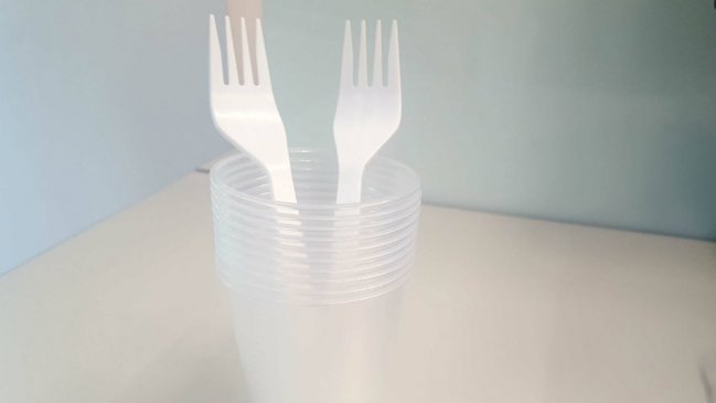 Municipalidad de Santiago estudia prohibir los utensilios plásticos