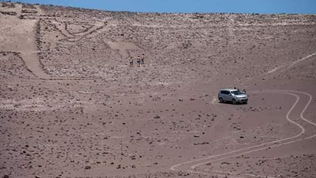 Con arraigo nacional quedaron los turistas detenidos por dañar geoglifo de Tarapacá