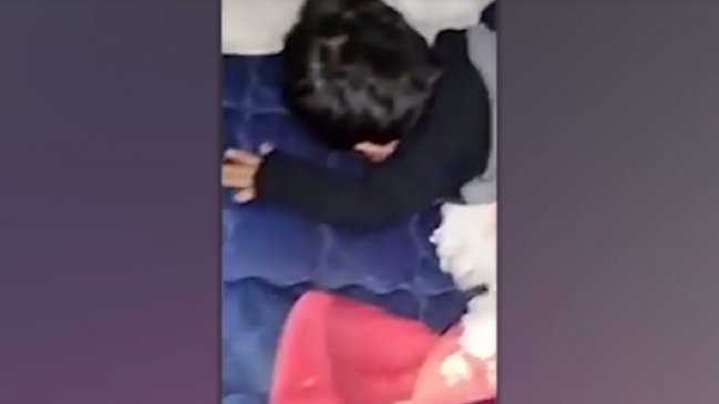 Mujer se grabó dando golpiza a su hijo: 