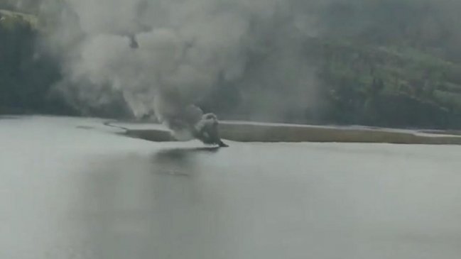 Valdivia: Embarcación se incendió y tripulantes saltaron al río Cruces