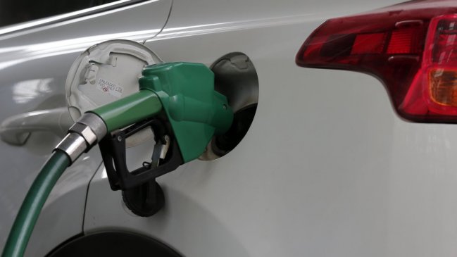 Precios de los combustibles vuelven a bajar este jueves