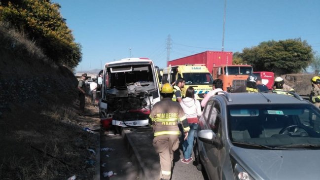 Accidente de tránsito en la Autopista del Sol dejó 17 personas heridas